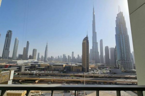 Luxury 3 Bed + Maid Room in Downtown Apt With Burj Khalifa View